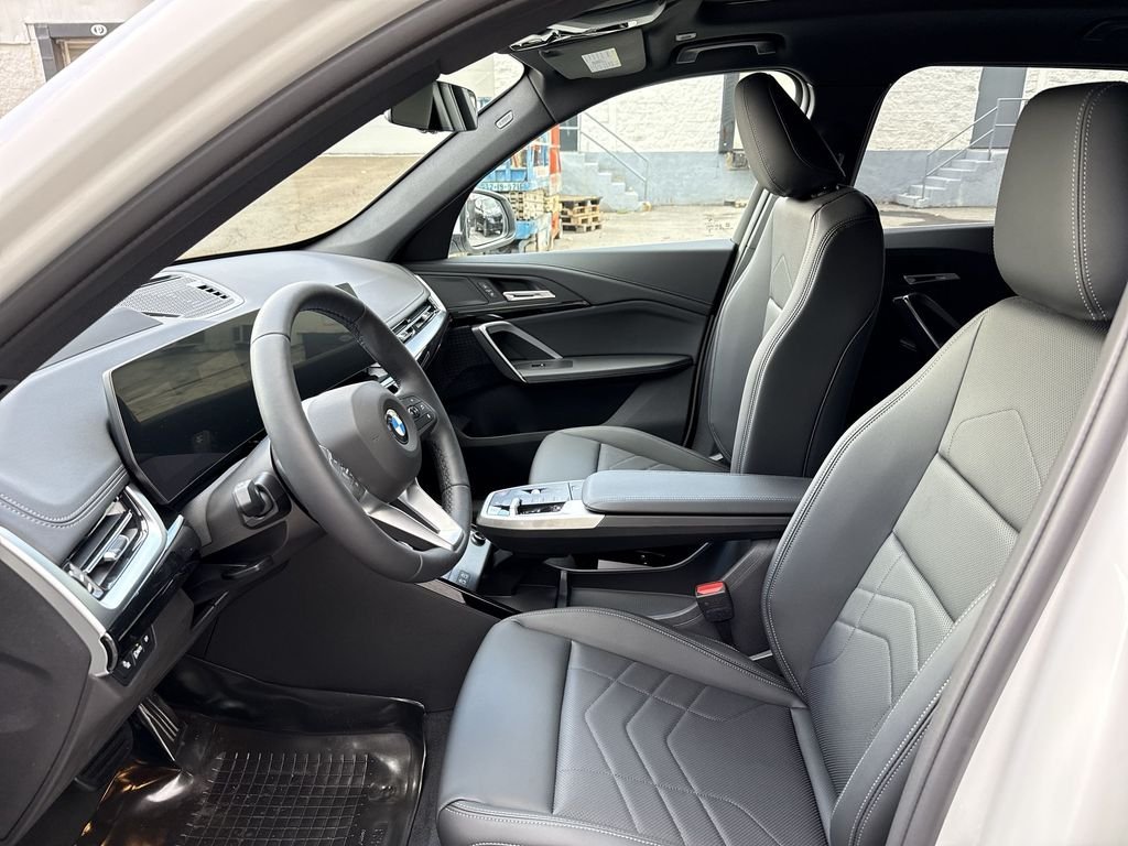 New 2026 Alpine White BMW xDrive28i image 11