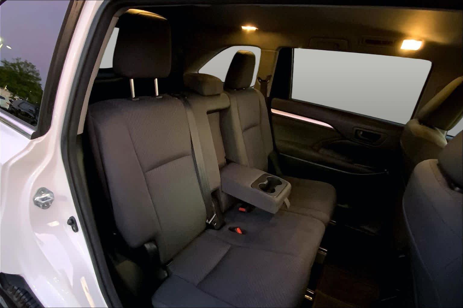 Used 2017 Blizzard Pearl Toyota LE image 19
