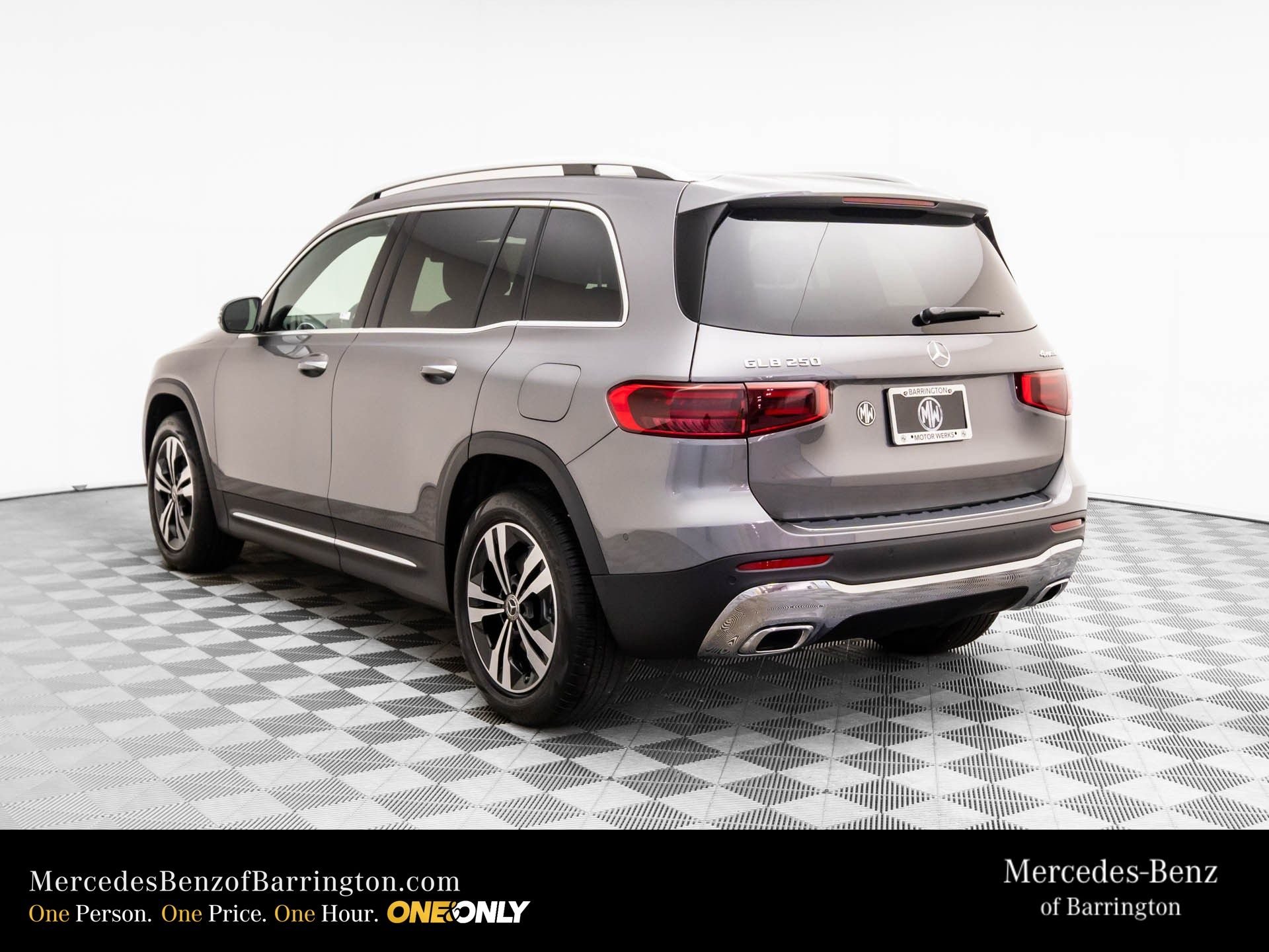 New 2026 Mountain Grey Metallic Mercedes-Benz GLB 250 image 3