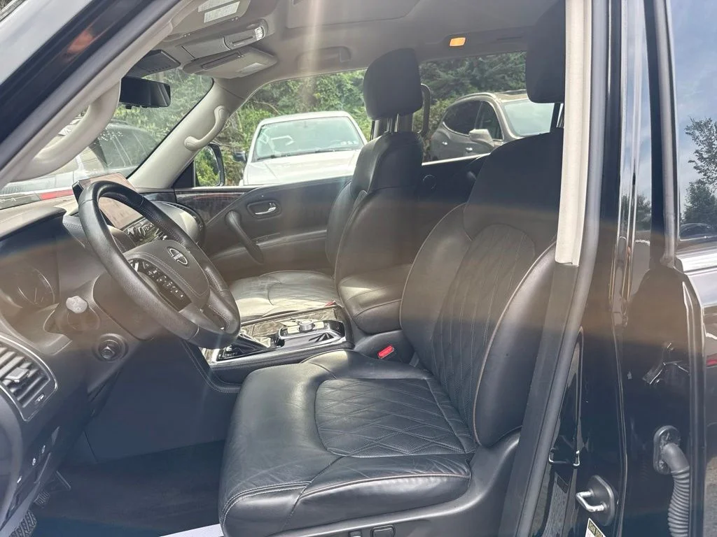 Used 2023 Black Nissan Platinum image 17