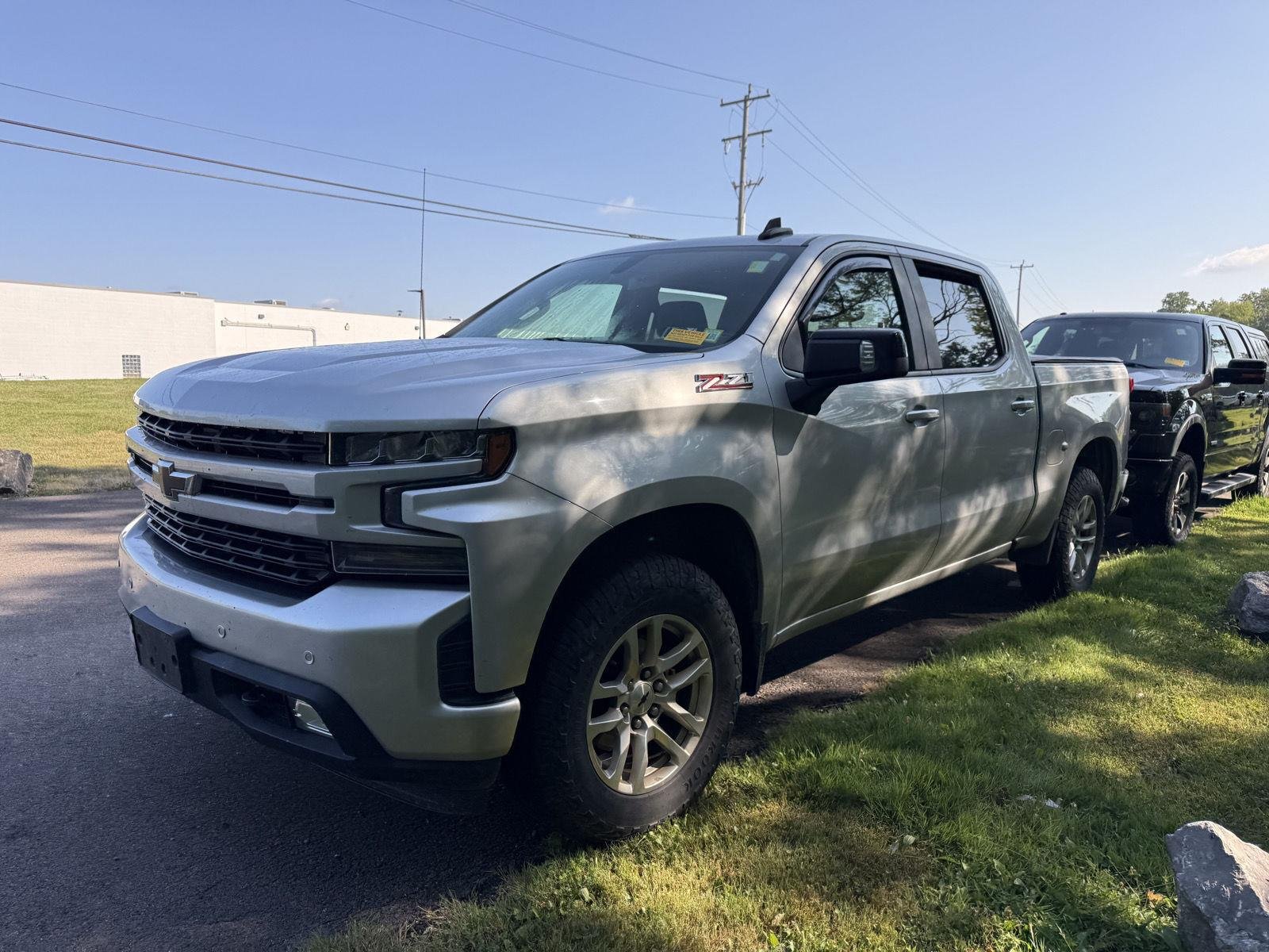Used 2019 SILVER ICE METALLIC Chevrolet RST image 3