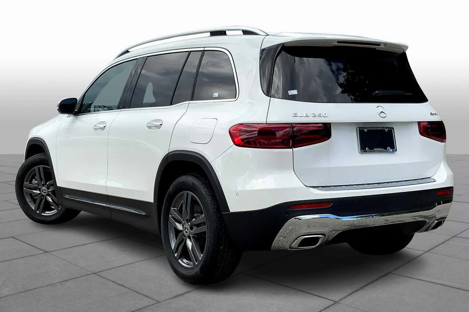 Certified Used 2026 Polar White Mercedes-Benz GLB 250 image 16
