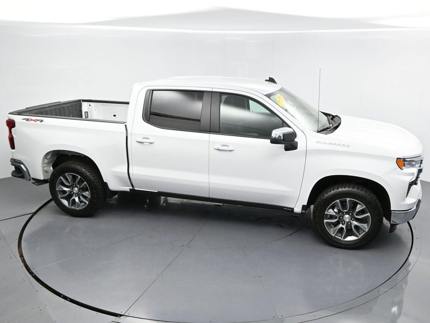 Used 2025 Summit White Chevrolet LT image 37