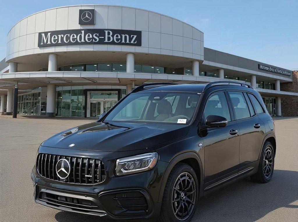 2026 Mercedes-Benz GLB GLB 35 AMG 4MATIC's photo