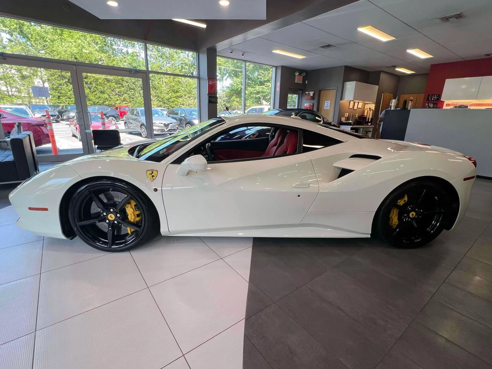 Used 2019 White Ferrari  image 9
