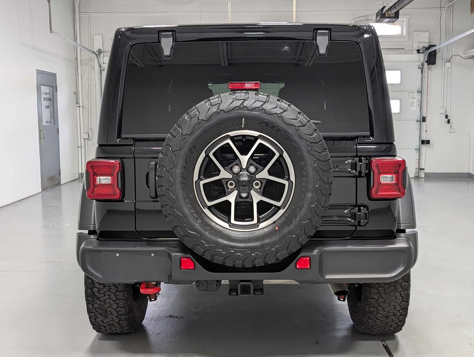 Used 2025 Black Clearcoat Jeep Rubicon image 9