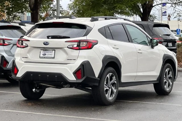 New 2027 CRYSTAL WHITE PEARL Subaru Premium image 4