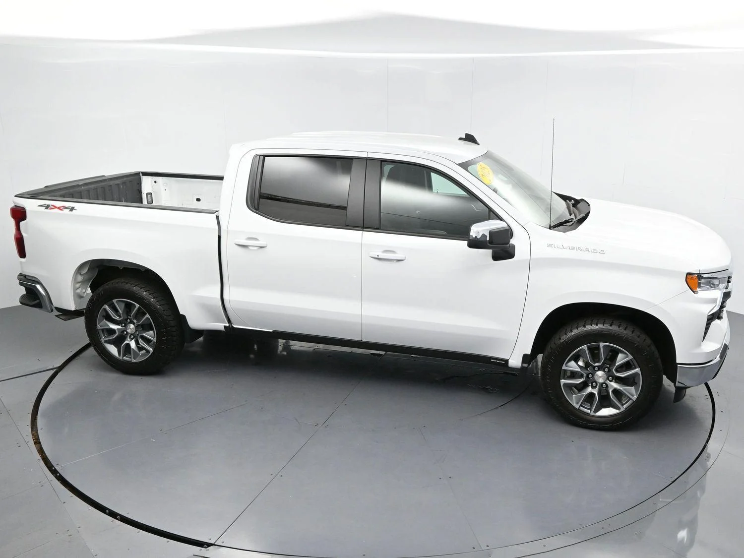 Used 2025 Summit White Chevrolet LT image 37