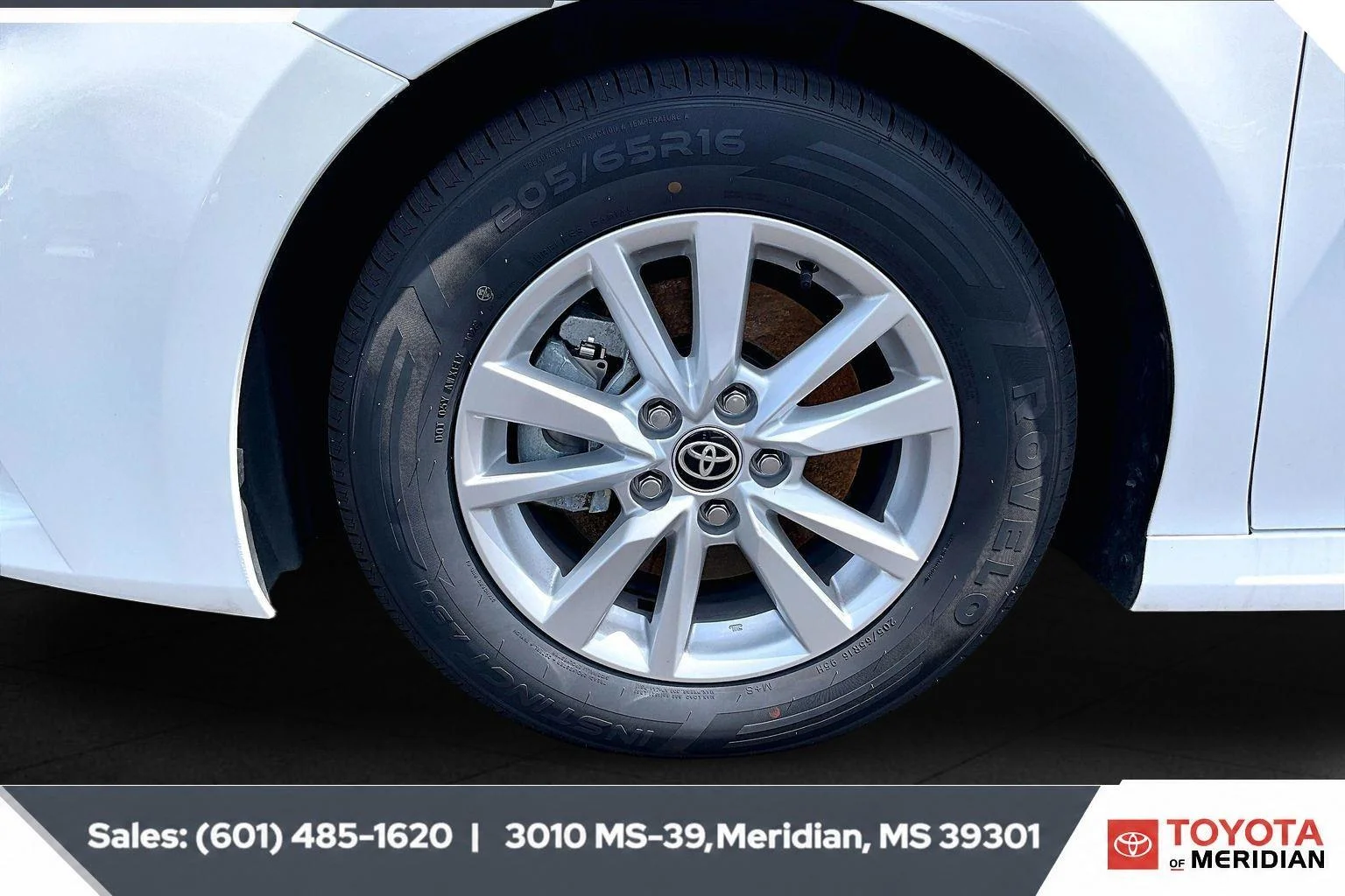 Used 2025 Ice Cap Toyota LE image 7