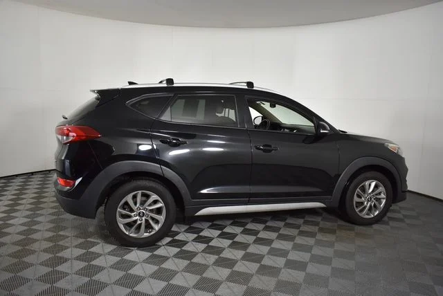 Used 2017 Black Hyundai SE Plus image 13