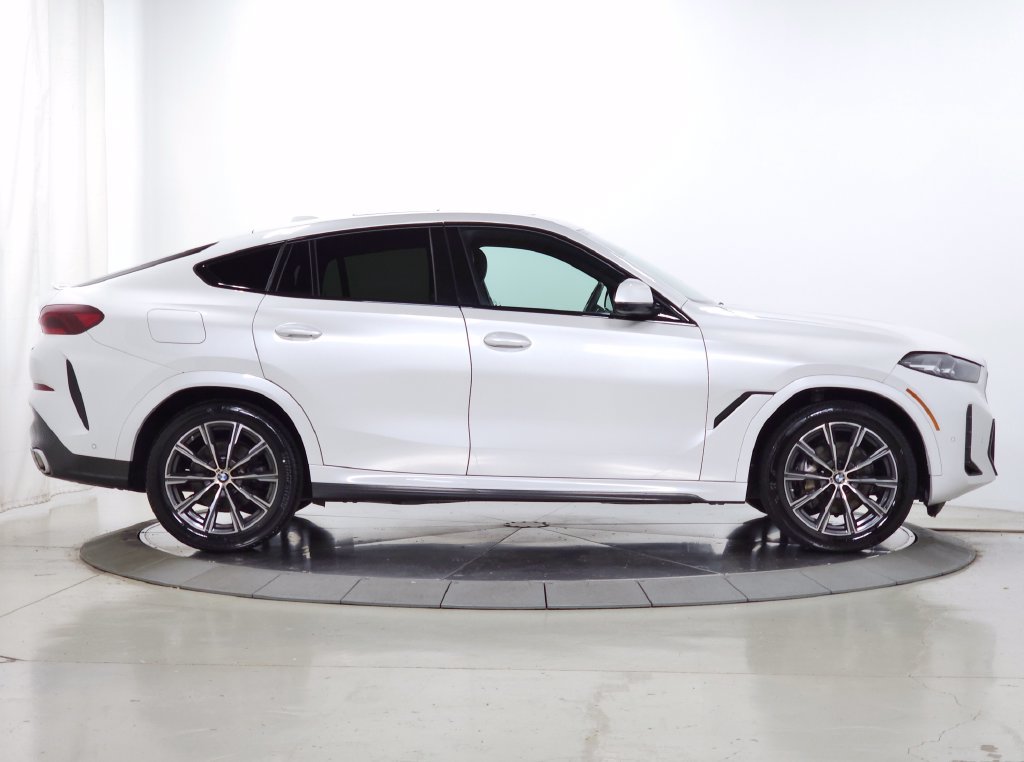 Used 2024 White BMW xDrive40i image 9