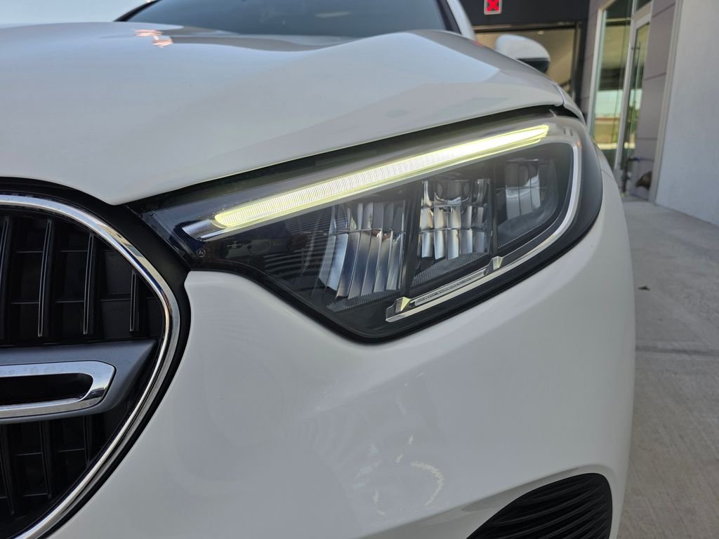 New 2026 Polar White Mercedes-Benz GLC 300 image 9