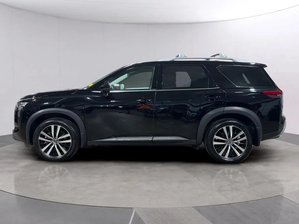 Used 2025 Black Nissan Platinum image 6