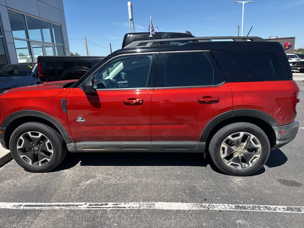 Used 2022 Hot Pepper Red Tinted Clearcoat Ford Outer Banks image 6