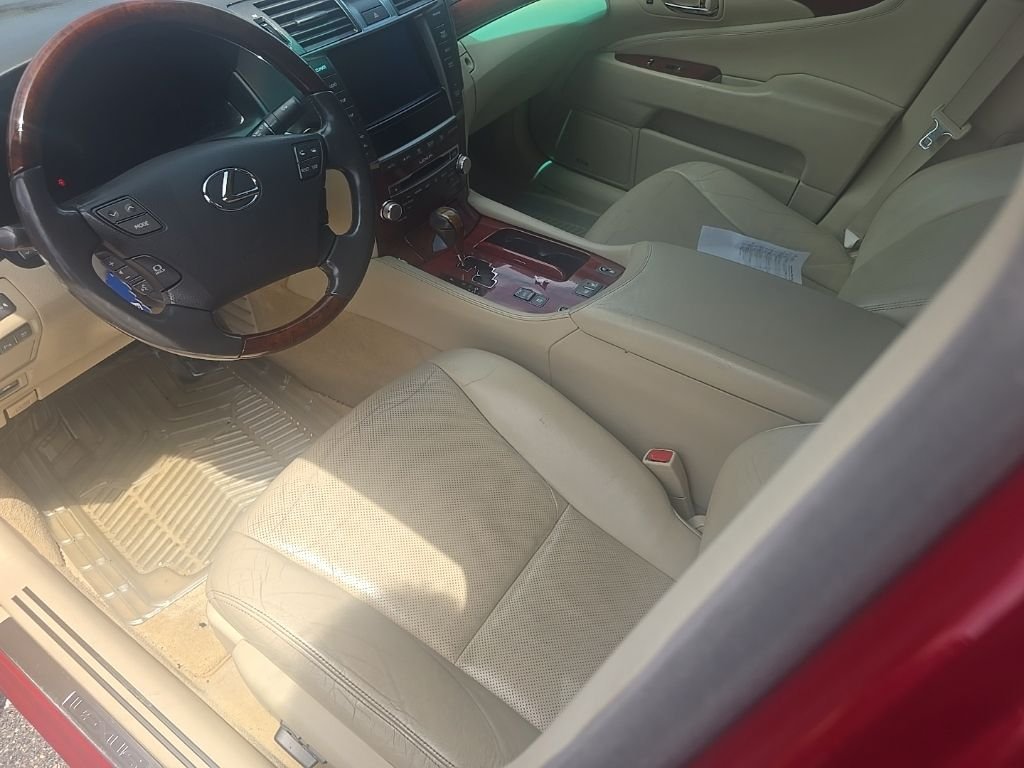 Used 2012 Red Lexus 460 image 13