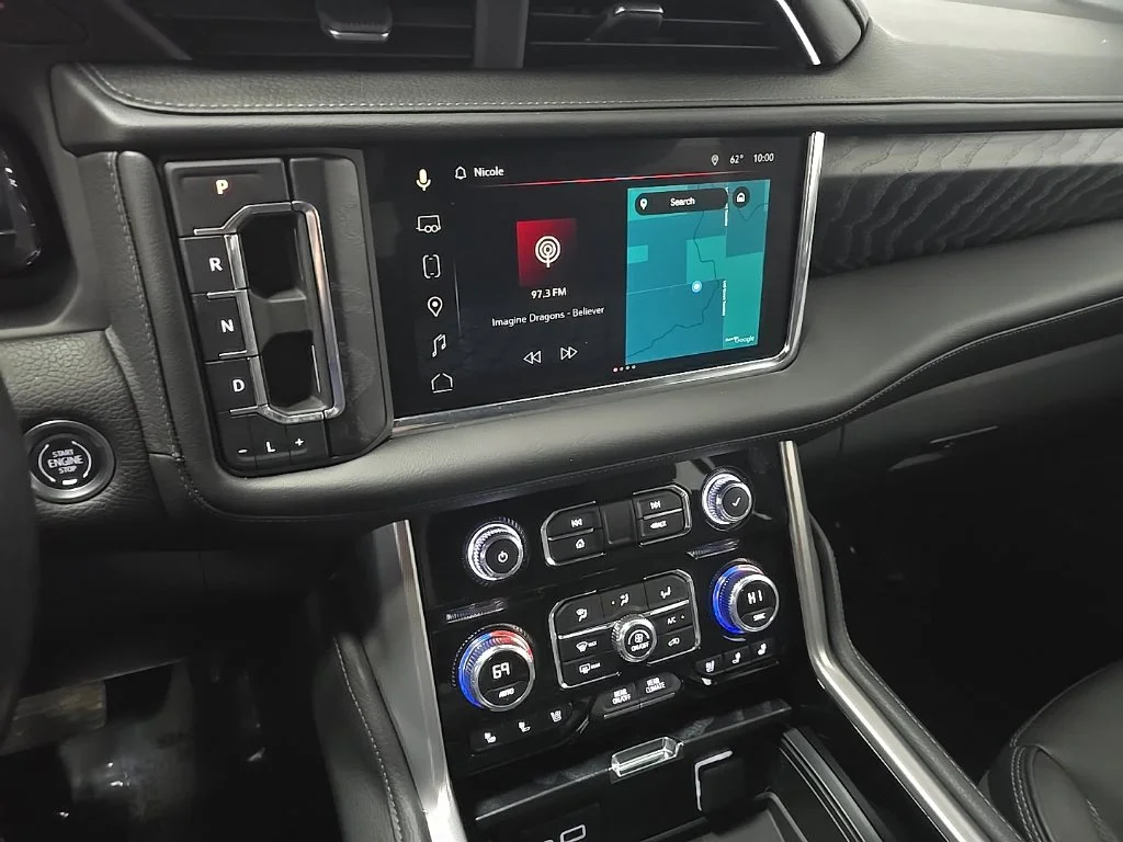 Used 2022 White GMC Denali image 27