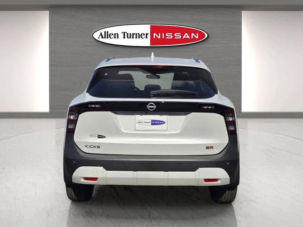 2025 Nissan Kicks SR - Photo 8