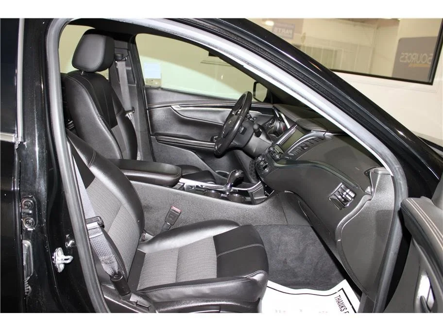 Used 2019 Mosaic Black Metallic Chevrolet LT image 23