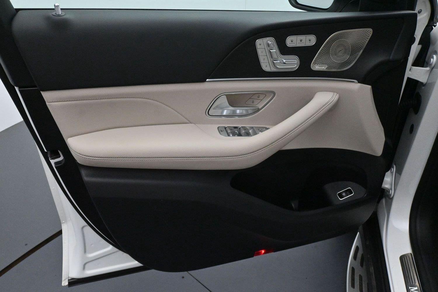 Used 2025 Polar White Mercedes-Benz GLS 450 image 12