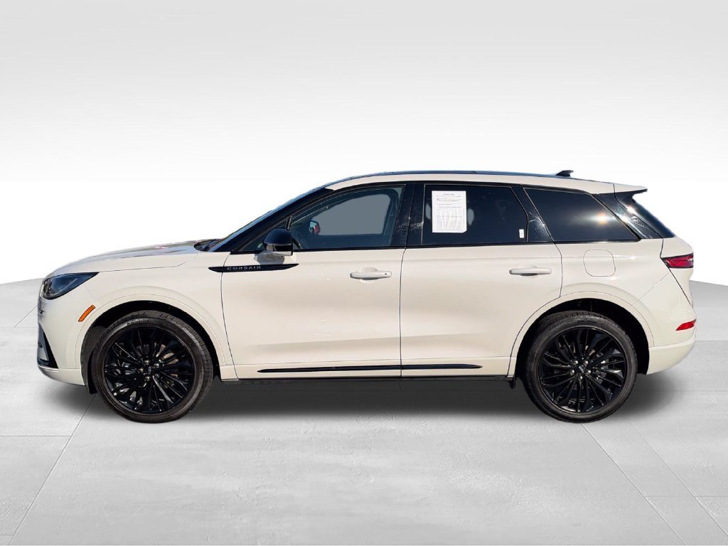 Used 2024 White Lincoln Premiere image 2