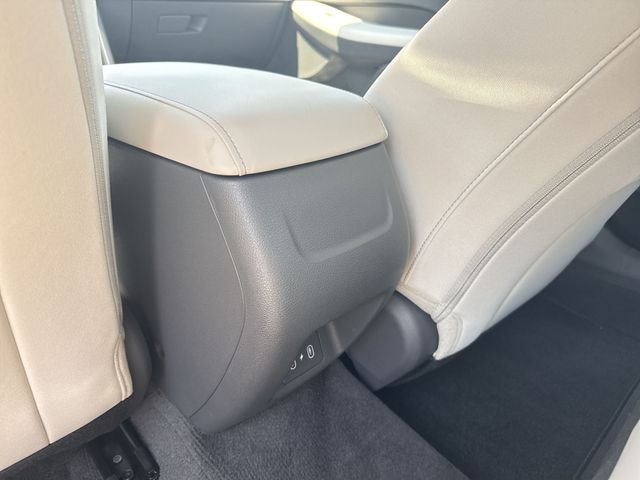 Used 2025 White Hyundai SE image 20