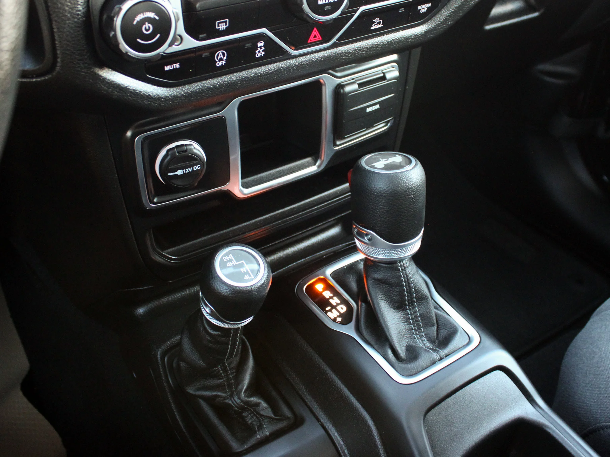 Certified Used 2024 Black Jeep Sport * No Accidents | Hardtop | 3.6L V6 | Skid Plates | Local Trade-In | Apple CarPlay image 25