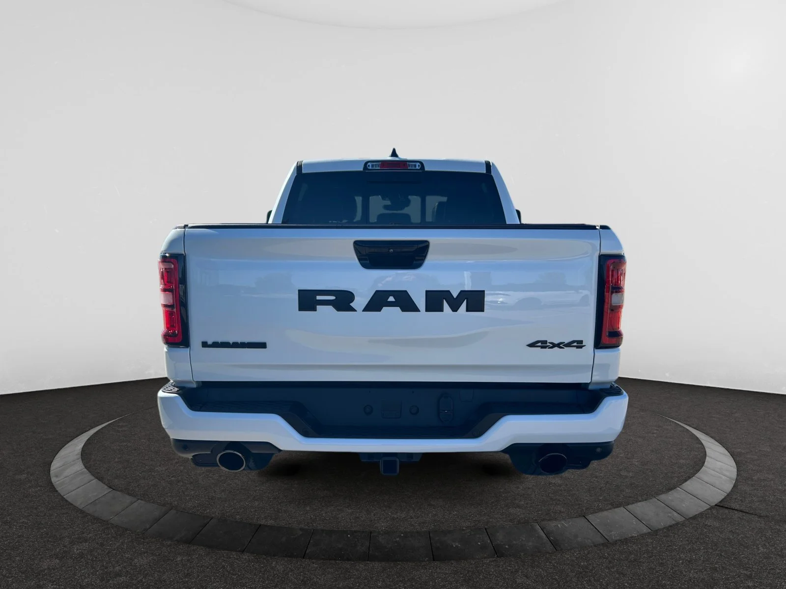 Used 2025 Ivory Tri-Coat Pearl Ram Laramie image 4