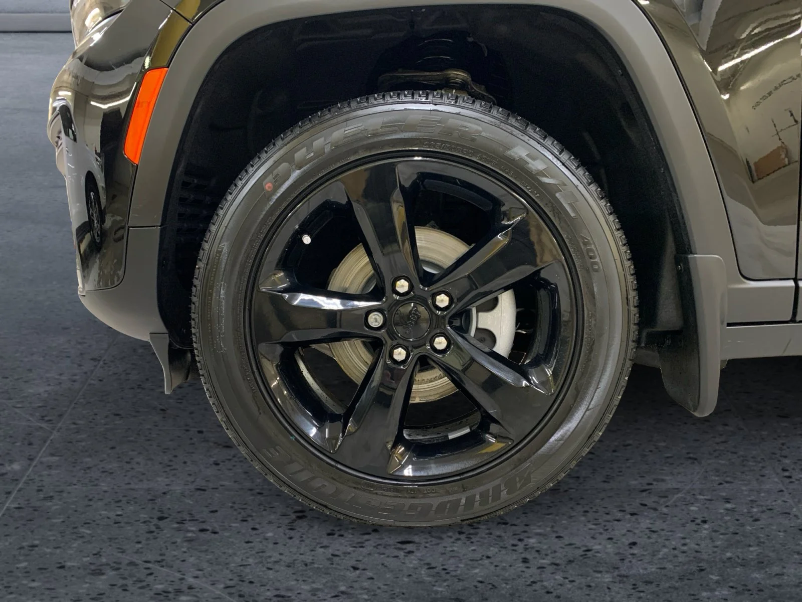 New 2026 Diamond Black Crystal Pearl Jeep Altitude image 9