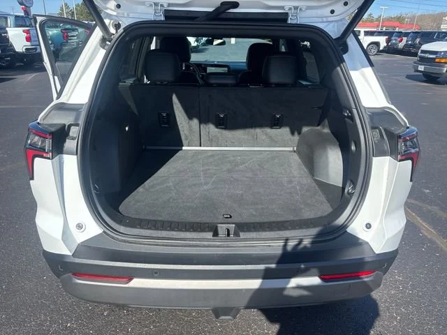 Used 2026 Summit White Chevrolet LT image 28