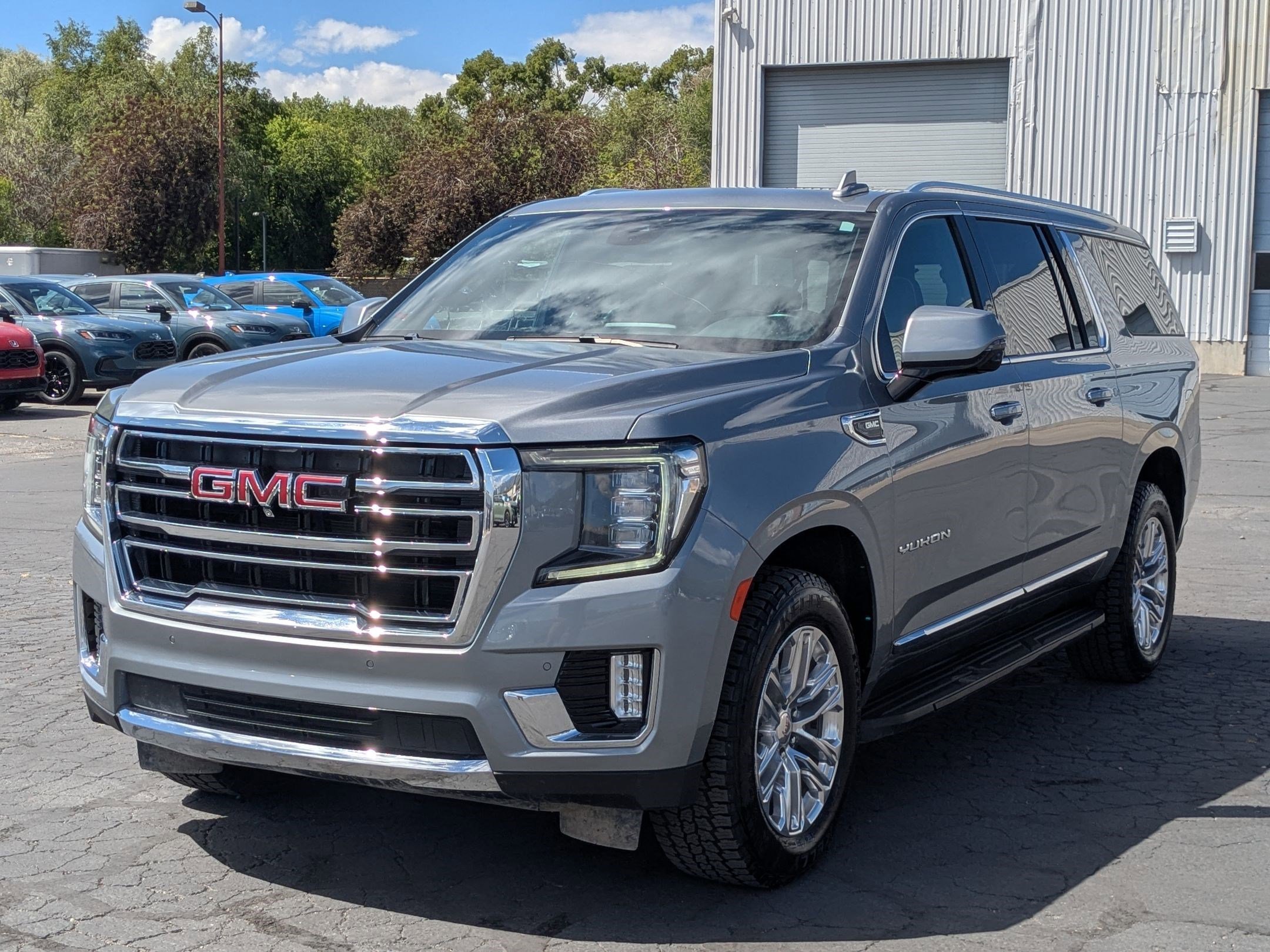Used 2023 Sterling Metallic GMC SLT image 8