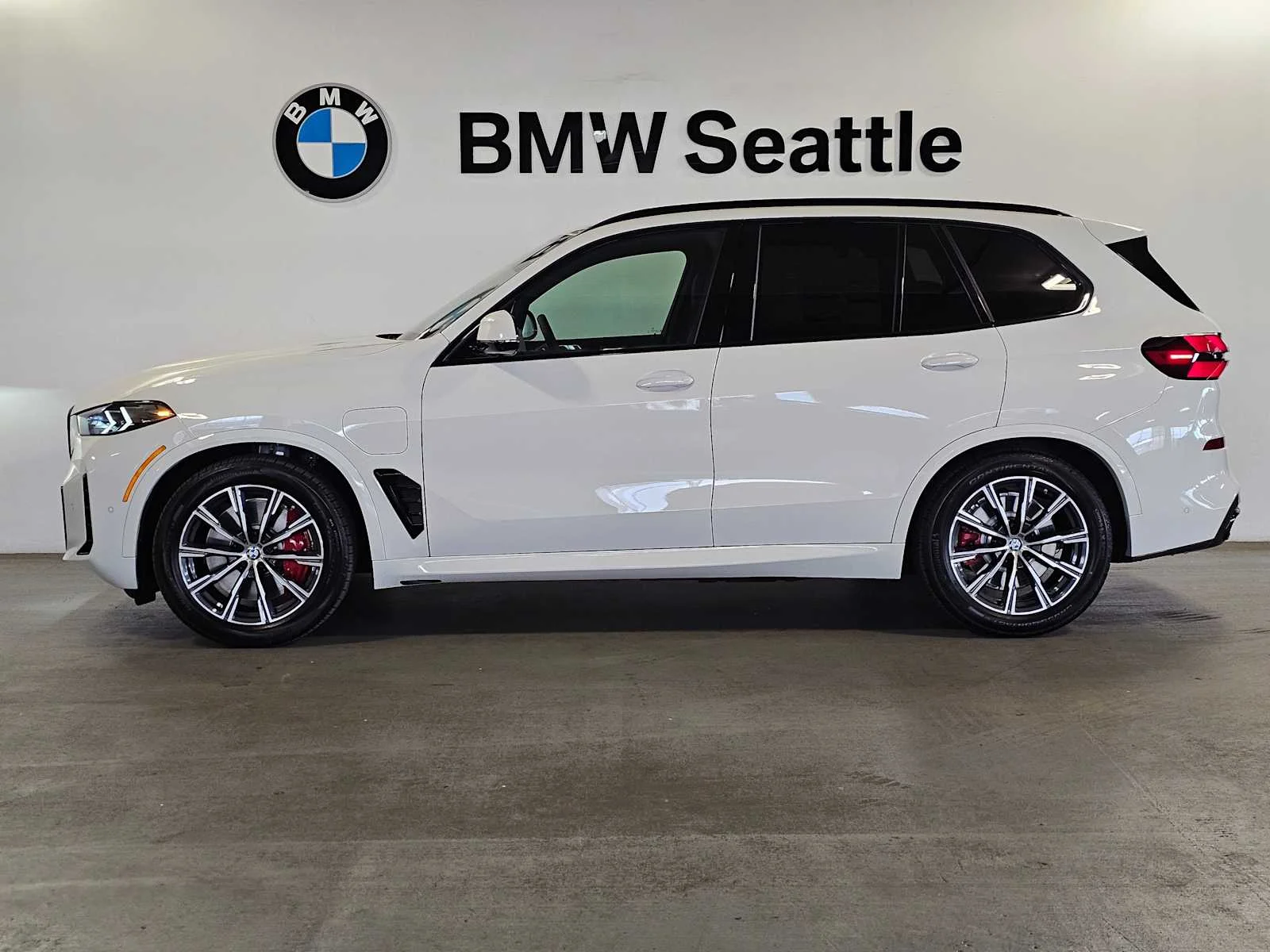 New 2026 Alpine White BMW xDrive50e image 3