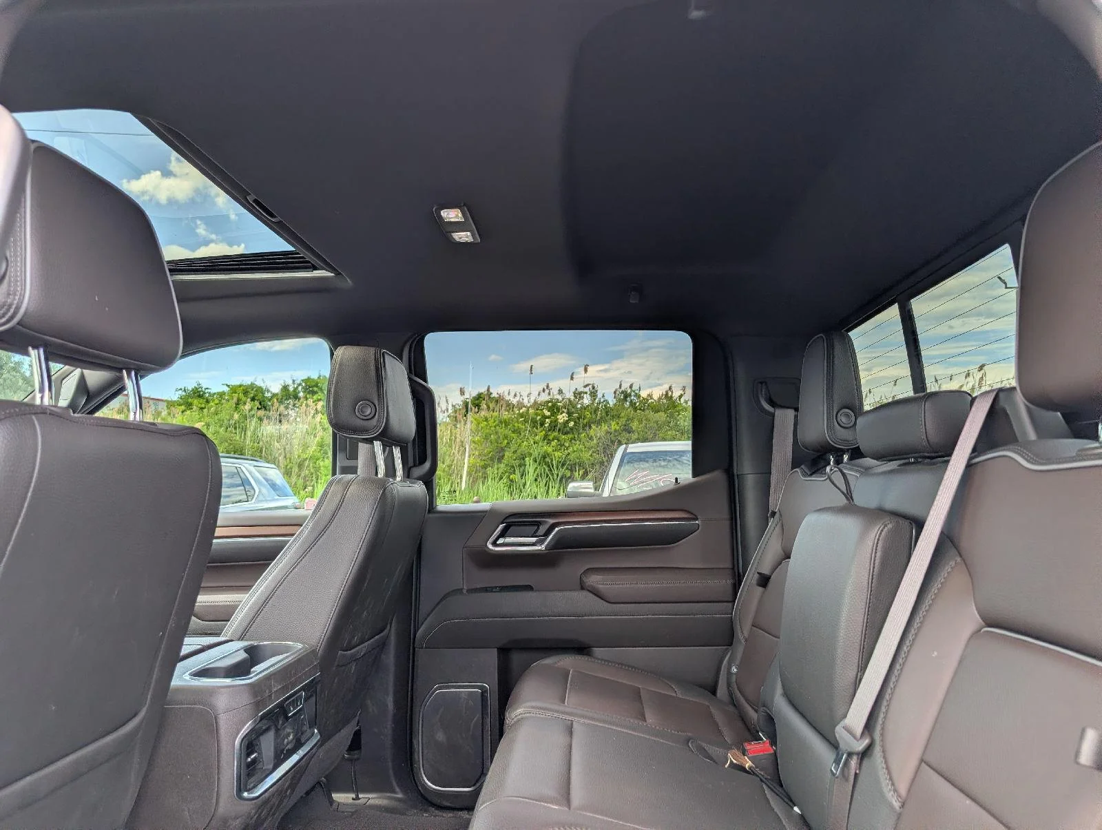Used 2024 White Frost Tricoat GMC Denali image 14