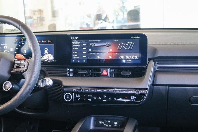 2025 Hyundai IONIQ 5 N - Photo 13