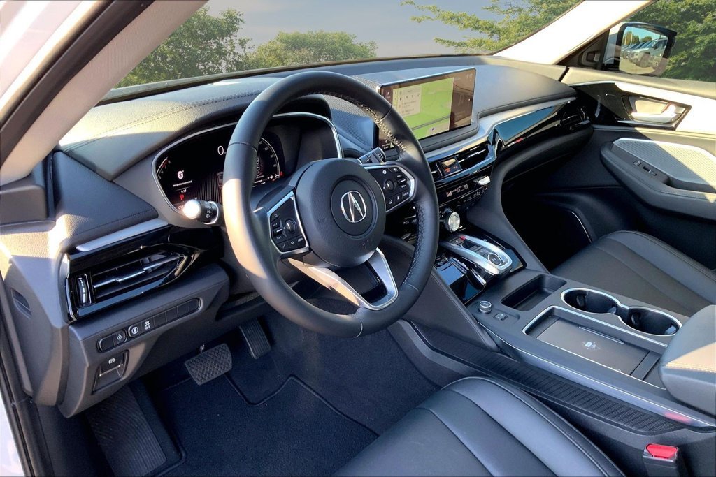 Used 2025  Acura Base image 17