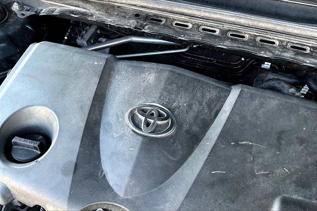 Used 2018 Blue Toyota LE image 31