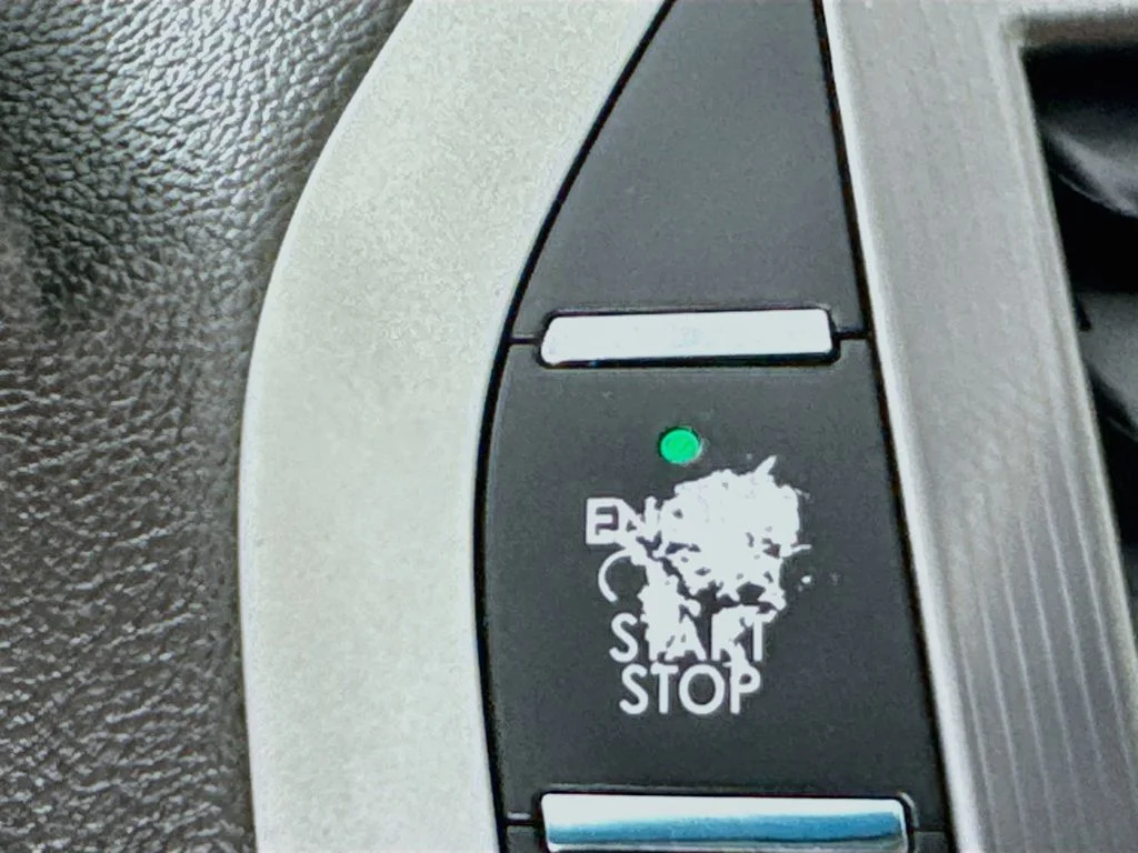 Used 2019 Pearl Metallic Lincoln Reserve image 19