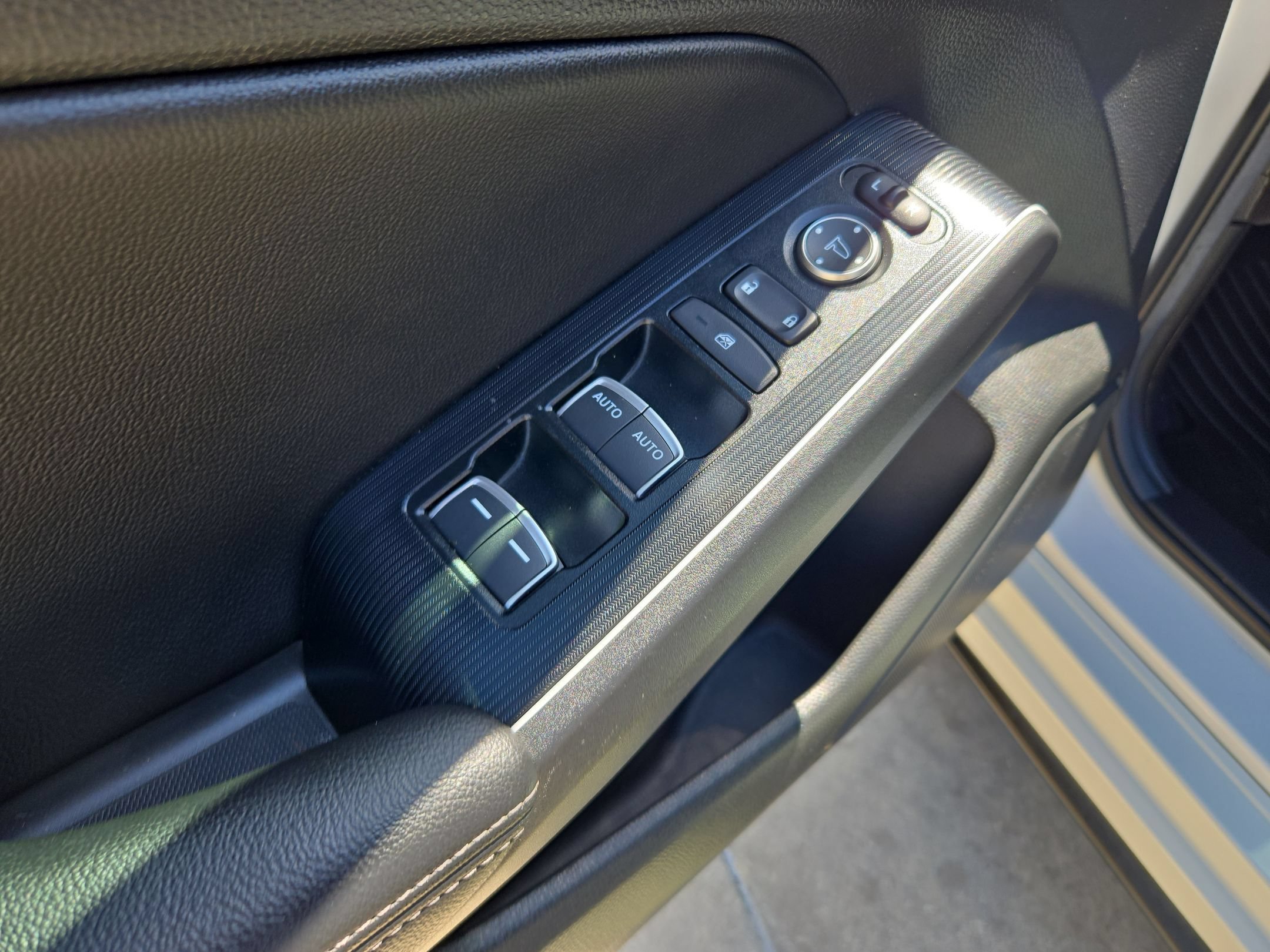 Used 2025 White Honda Sport Touring image 13