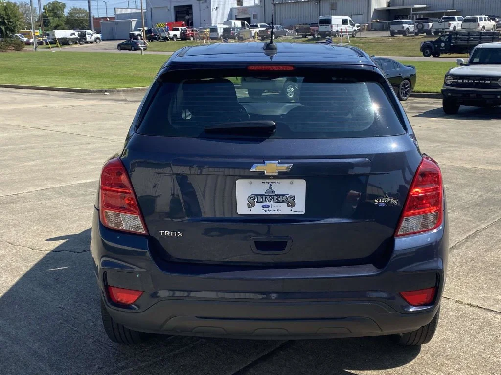 Used 2018 Blue Chevrolet LS image 4