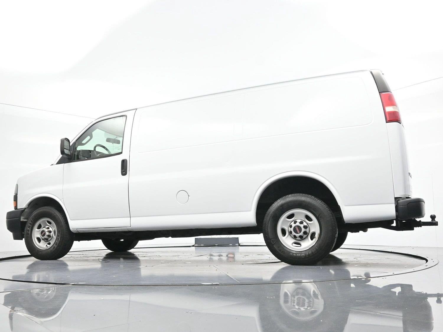 Used 2018 Summit White GMC 2500 image 42