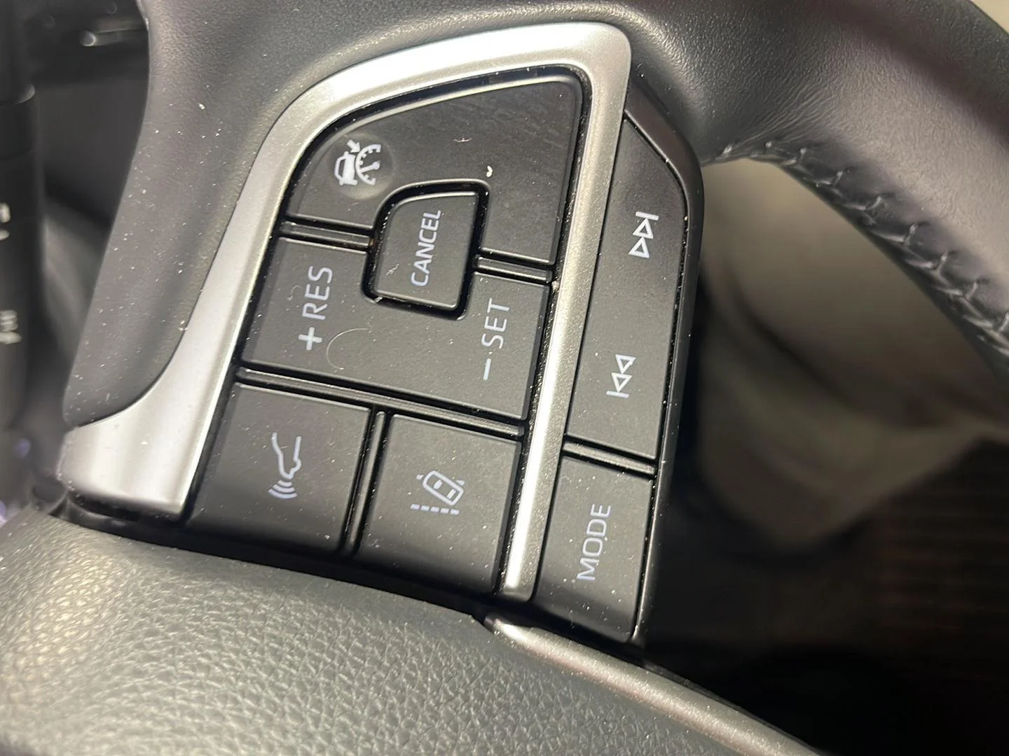 Used 2022 Magnetic Gray Metallic Toyota XLE image 22