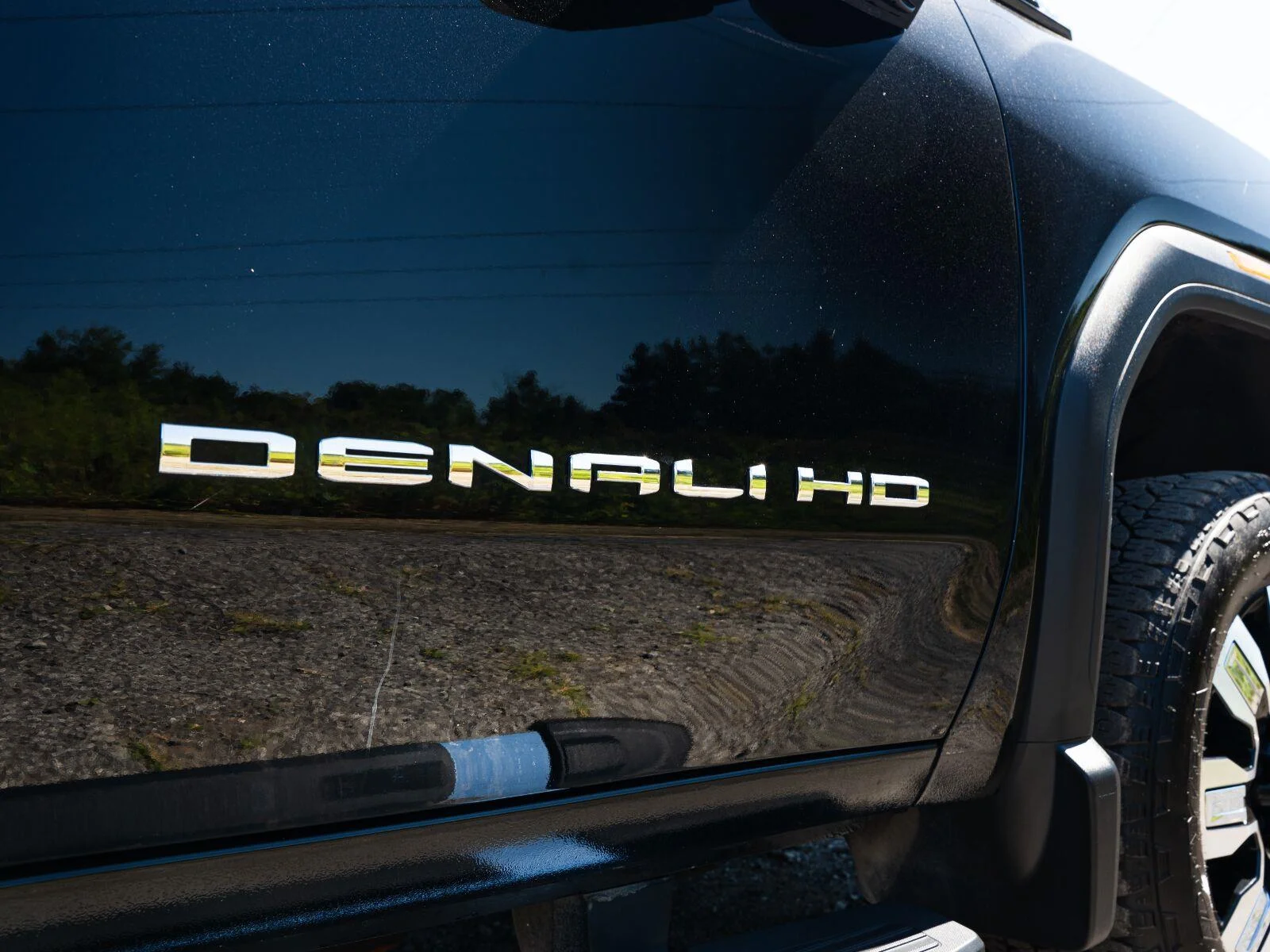Used 2025 Onyx Black GMC Denali image 16