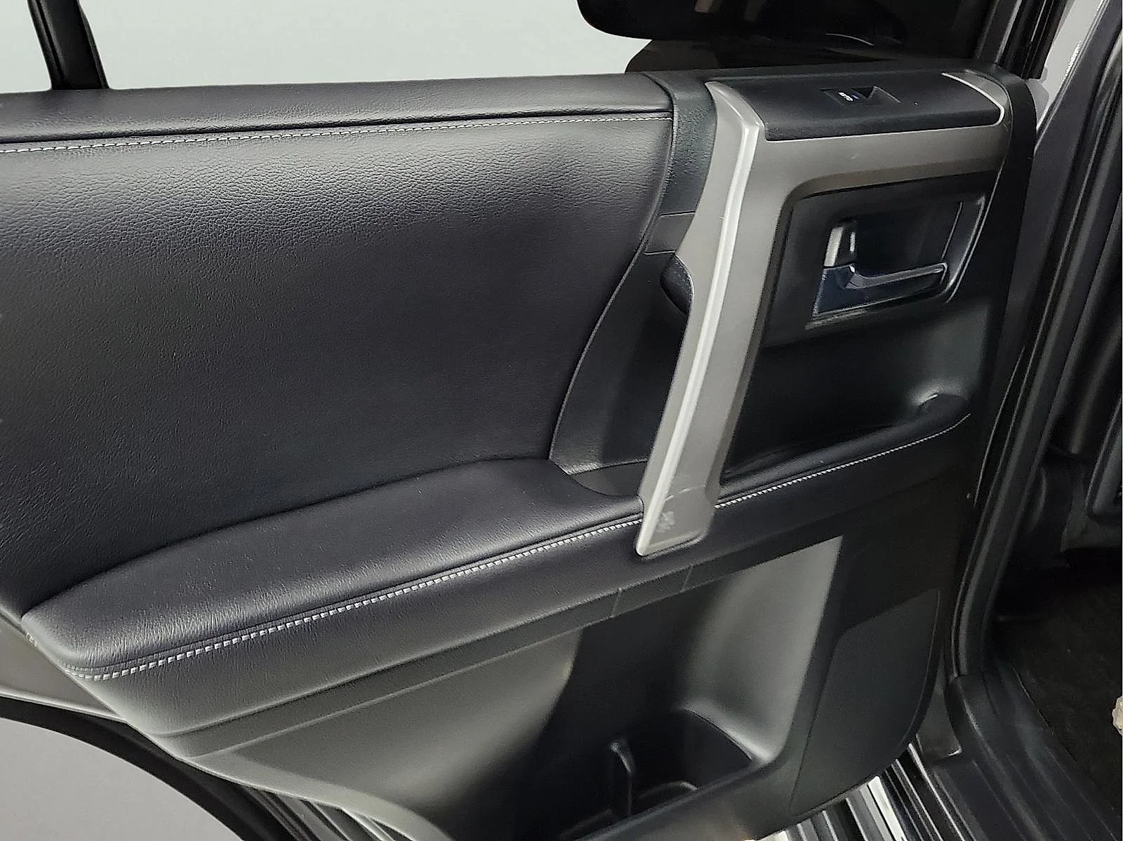 Certified Used 2018 Gray Toyota Limited image 9