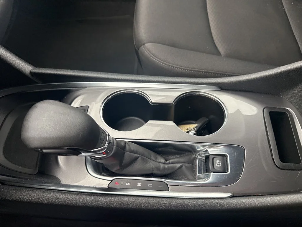 Used 2025 White Chevrolet LT image 34