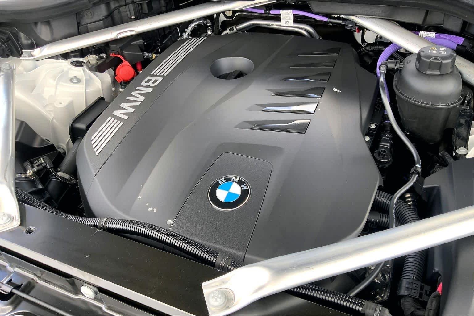 Used 2026 Mineral White Metallic BMW xDrive40i image 17
