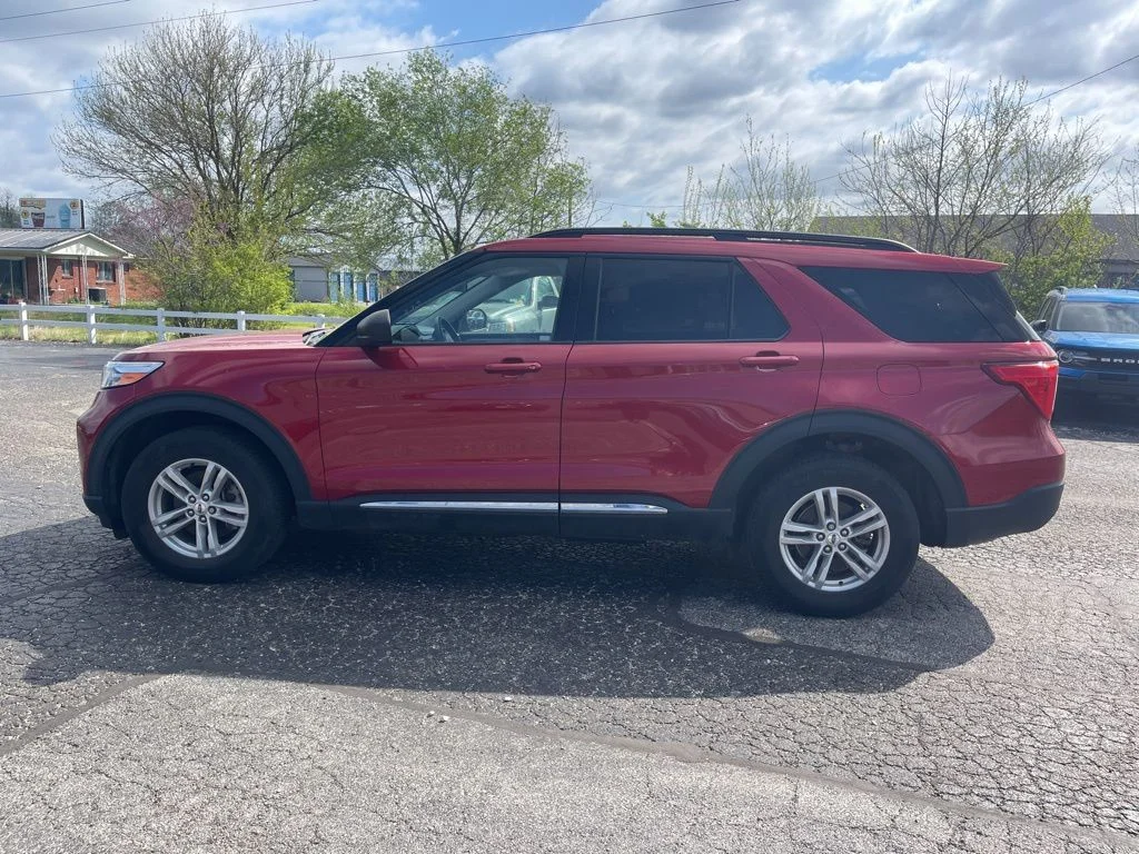 Used 2023 Red Ford XLT image 3