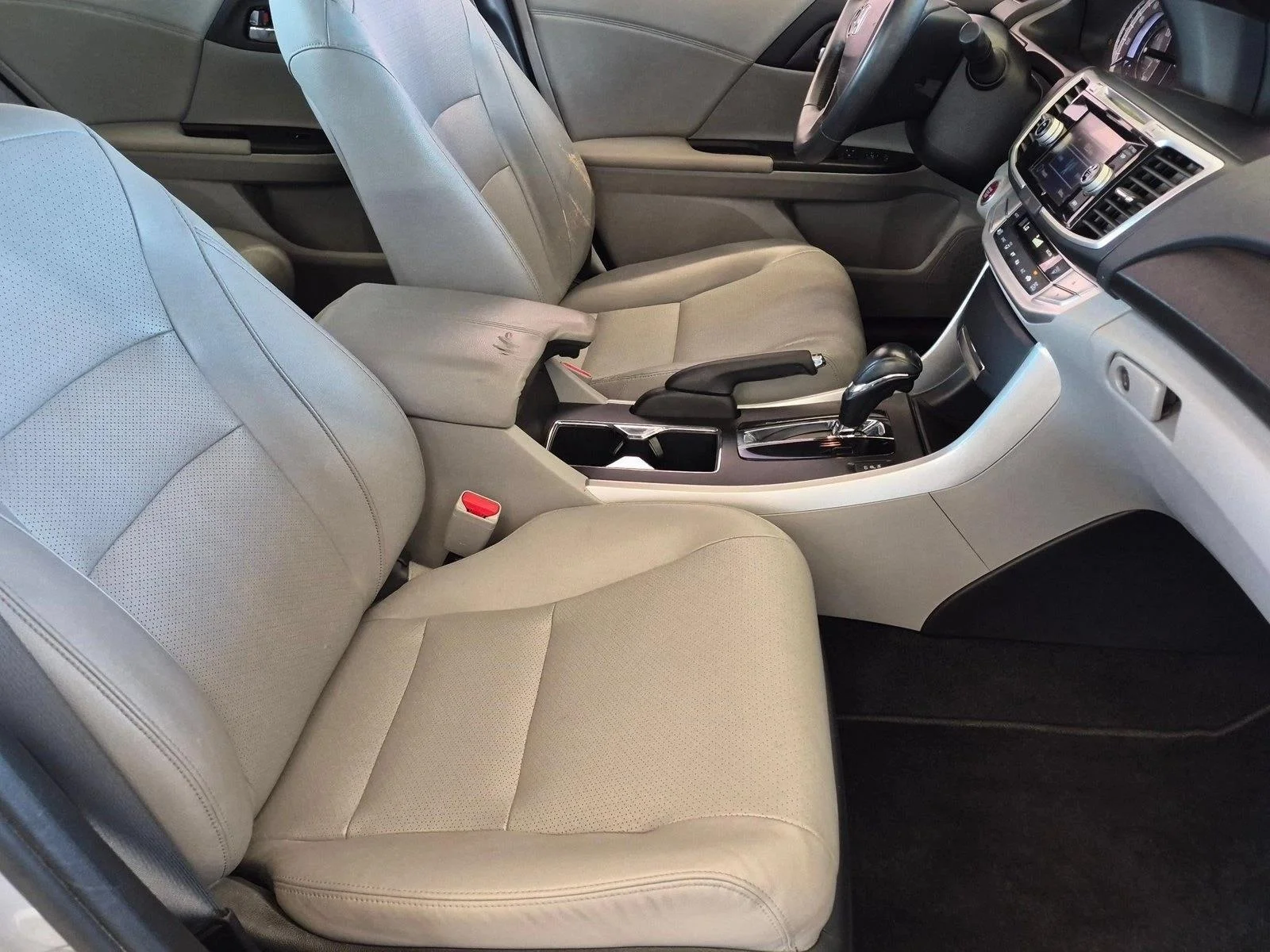 Used 2014 Silver Honda EX-L image 17