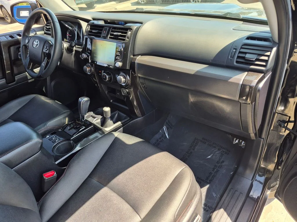 Used 2020 Black Toyota Venture image 9