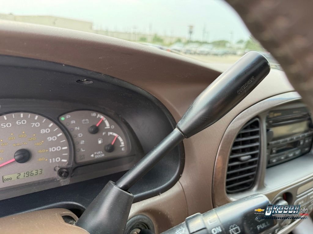 Used 2004  Toyota Limited image 17