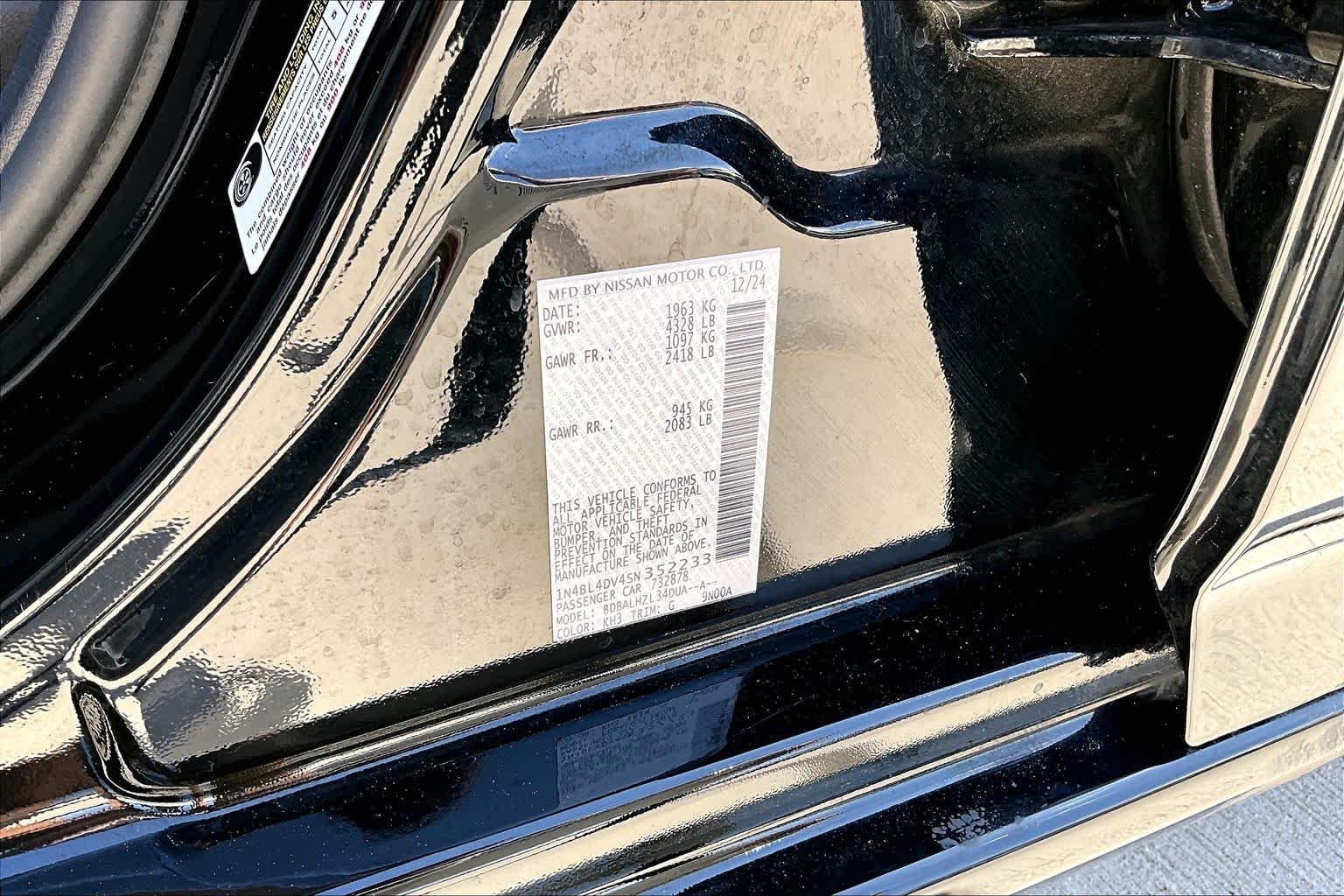 Used 2025 Super Black Nissan SV image 33