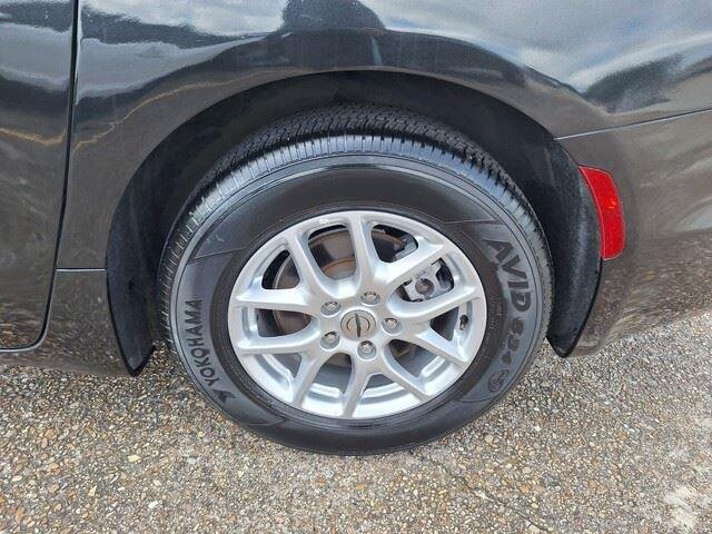 Used 2023 Brilliant Black Crystal Pearlcoat Chrysler Touring L image 26